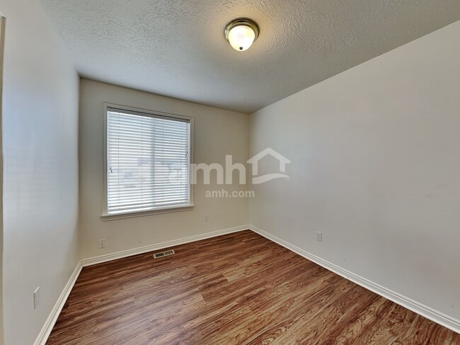 Building Photo - 468 E 1480 N