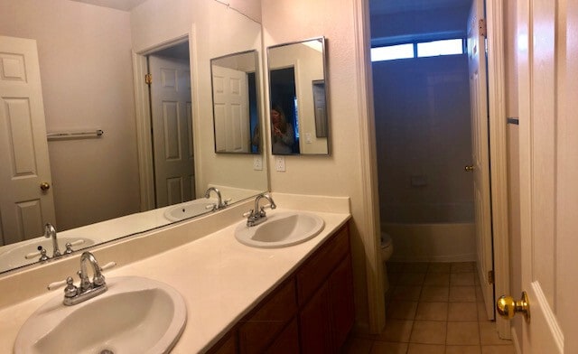 Building Photo - Clean 4 Bedroom, 2.5 Bath Home with 3 Car ...