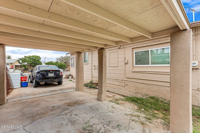 Building Photo - 209 N Seville Dr