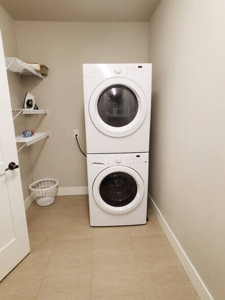 Building Photo - 1813 E Jarvis St