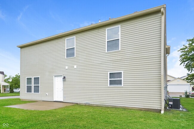 Building Photo - 2265 Shadowbrook Dr