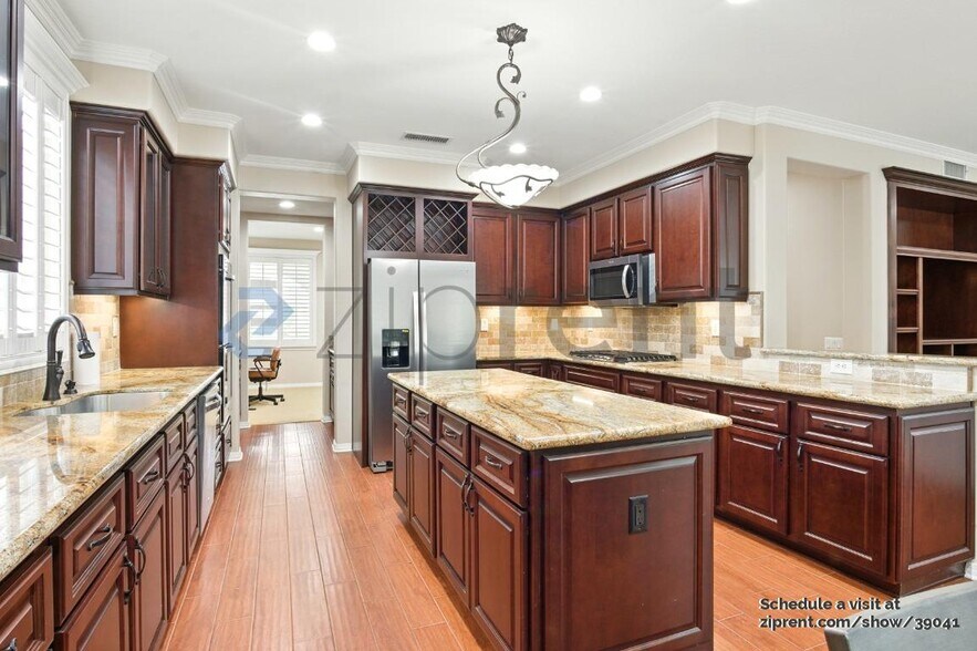 Building Photo - 16766 Tamarind Ct