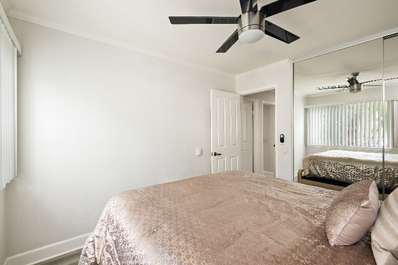 Building Photo - 8503 Villa La Jolla Dr