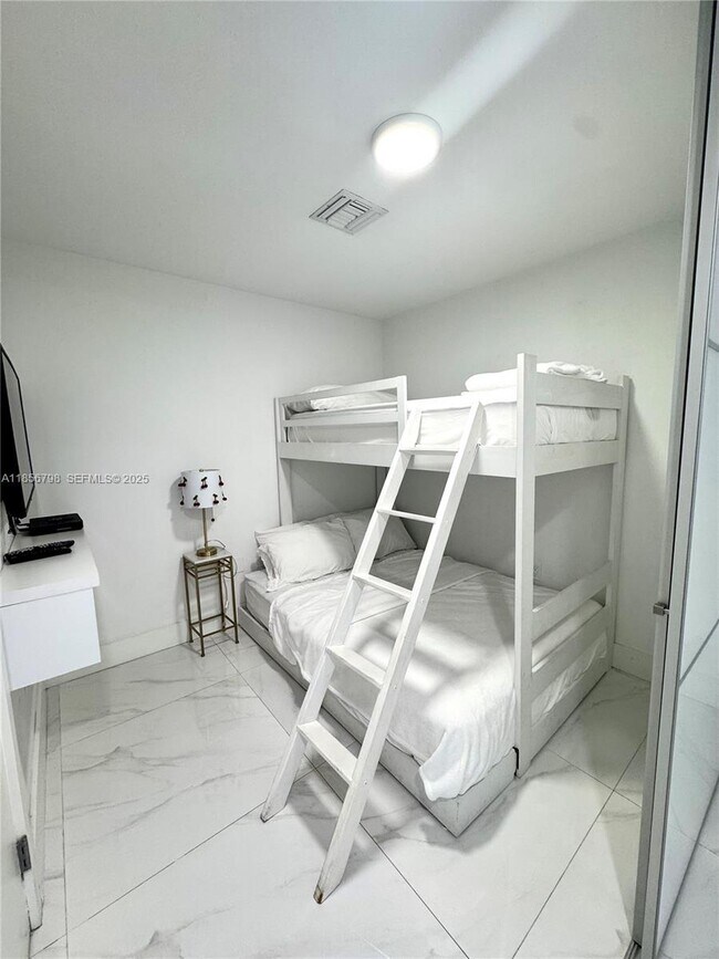 Building Photo - 16385 Biscayne Blvd