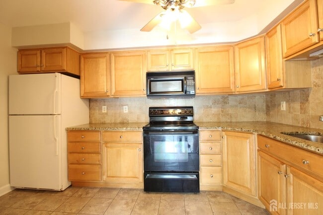 Building Photo - 3123 Sayre Dr