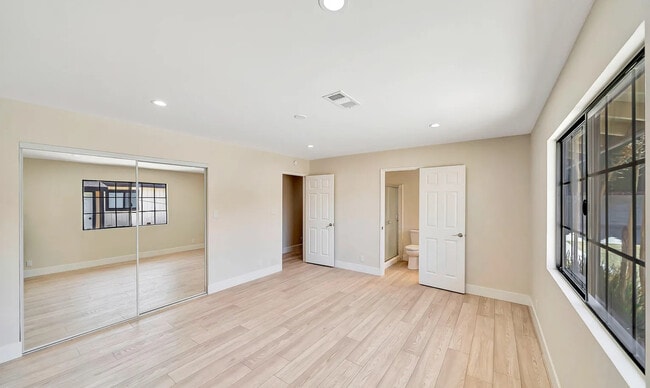 Building Photo - 4528 W Ave L4