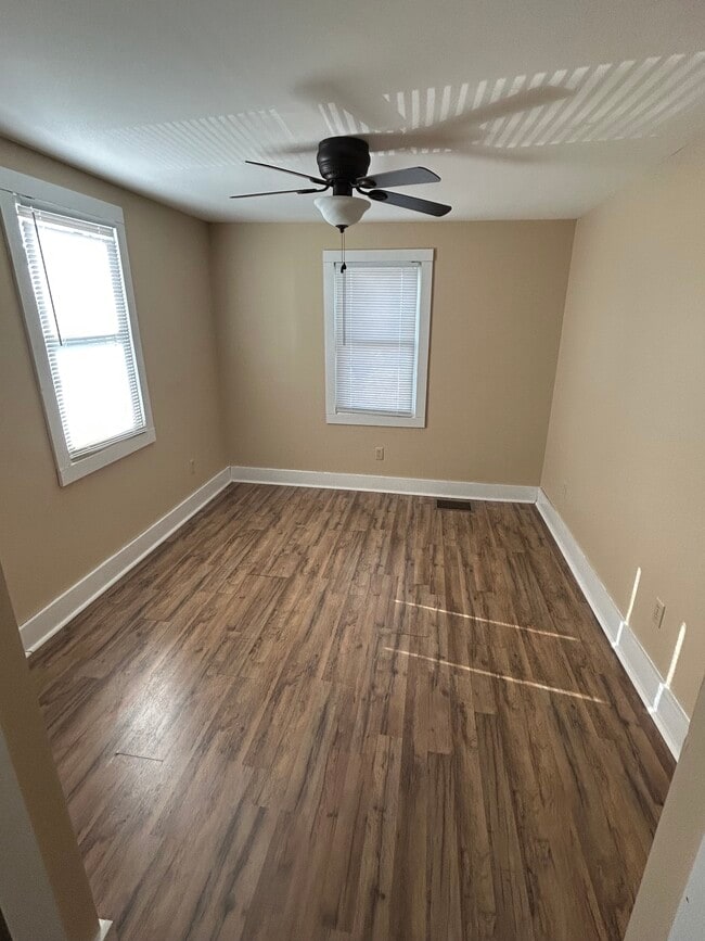 Building Photo - 1284 S Bay Rd