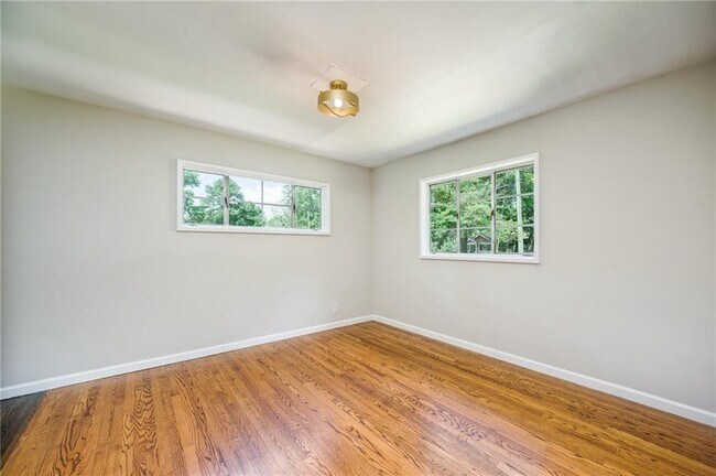 Building Photo - 4293 Rickenbacker Way NE