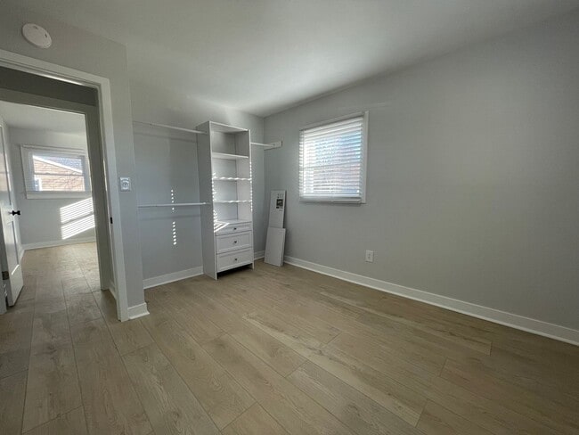 Building Photo - MOVE IN SPECIAL! Three Bedroom Home in Portage