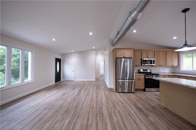 Building Photo - 1165 Kings Ln