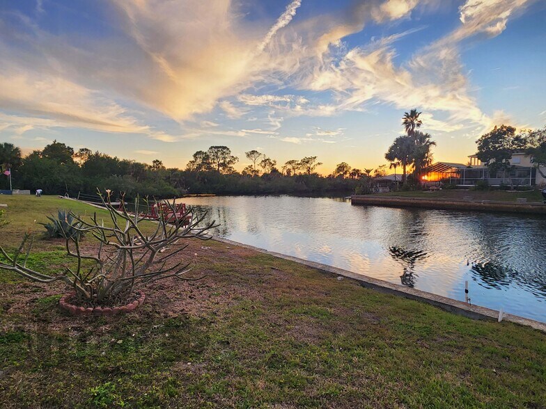 Building Photo - 12515 1st Is