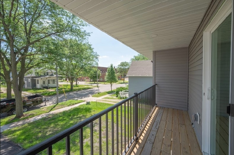 Building Photo - 619 4th Ave SE