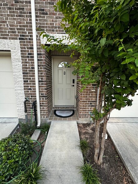 Building Photo - 8705 Bryam