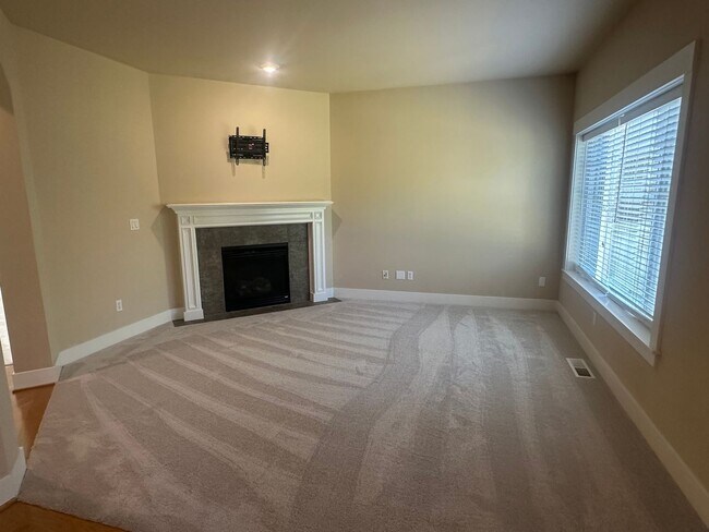 Building Photo - 8862 Ellsworth Ct NE