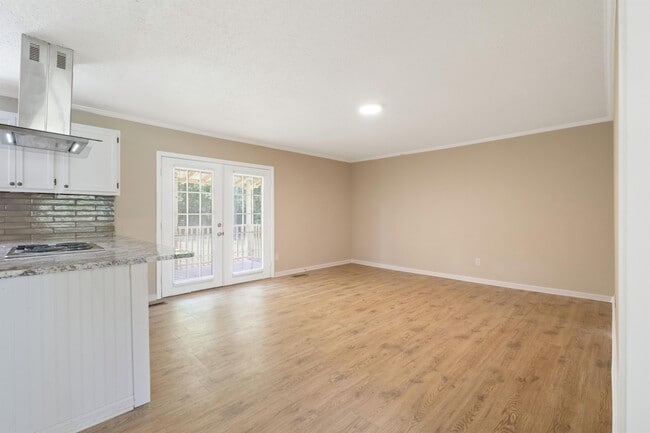 Building Photo - 4580 Rainbow Dr