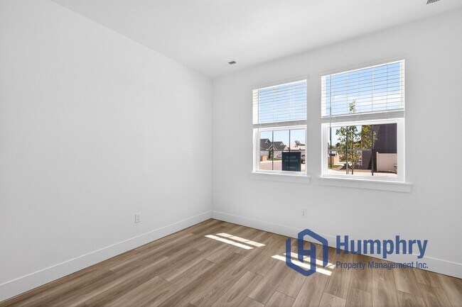 Building Photo - Beautiful home minutes from Costco