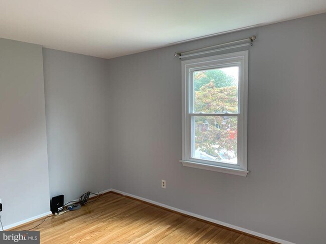 Building Photo - 18 Flanders Ridge Ct