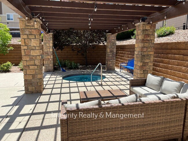 Building Photo - 1496 Royal Troon Dr