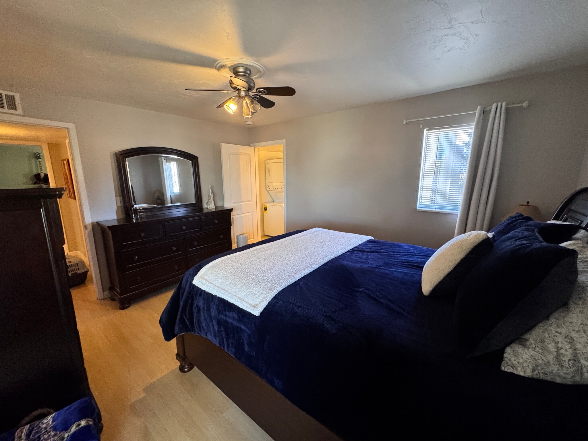 Master bedroom - 5300 E Cherry Creek South Dr