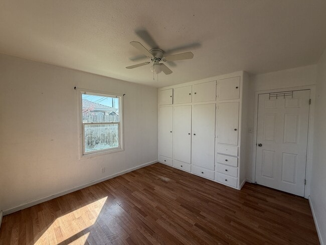 Building Photo - 1534 Melrose Ave