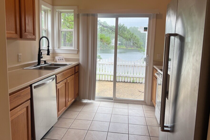 Building Photo - 1032 Lake Norman Ln