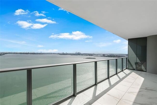 Primary Photo - 3131 NE 7th Ave