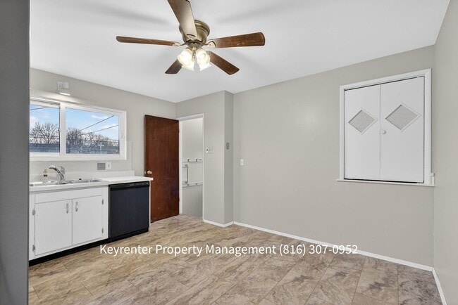 Building Photo - Spacious Florissant Home with Finished Basement & Bar