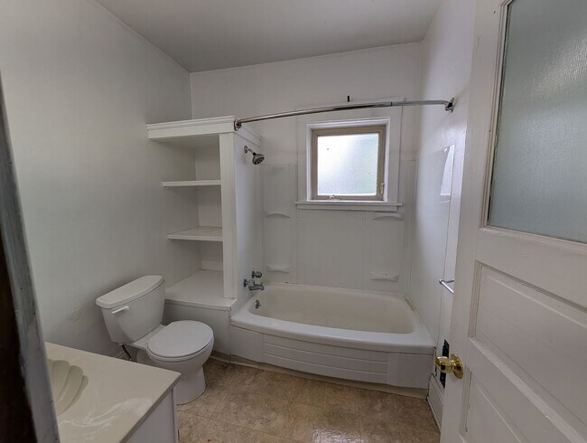 Building Photo - 5807-5807 Franklin Blvd