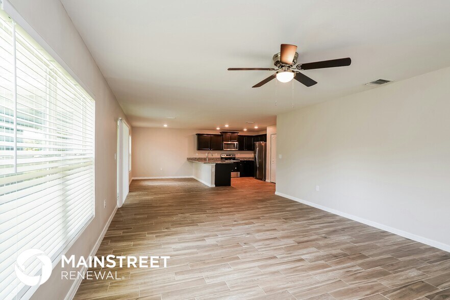 Building Photo - 1221 NE 4th Ave