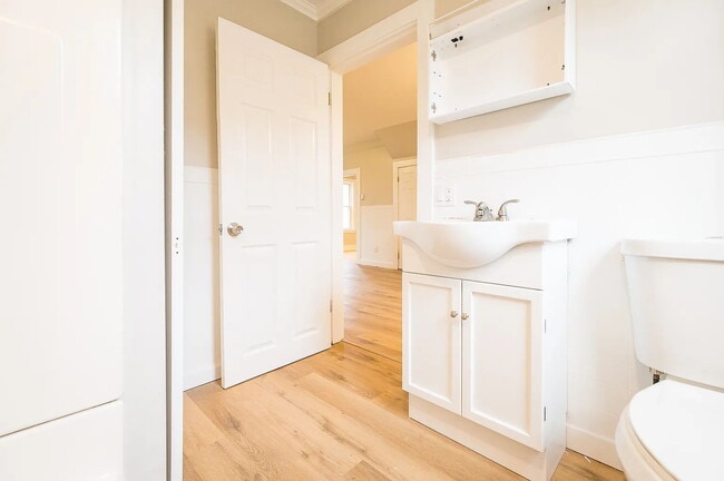 Building Photo - Beautiful 2-Bedroom Apartment – Quiet, Private Setting in Westbrook