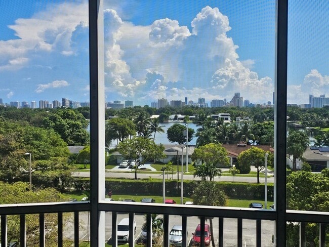 Building Photo - 1780 NE 191st St