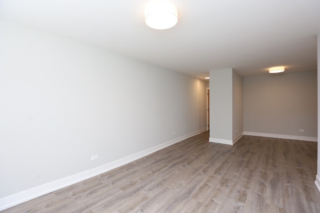 Building Photo - 448 W Barry Ave