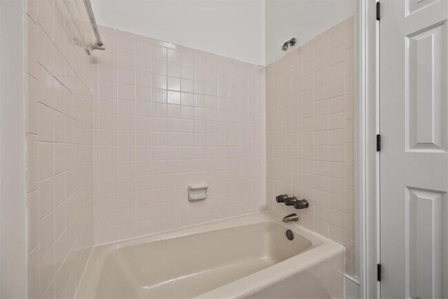 Building Photo - 2120 Skyland Cove Ln SW