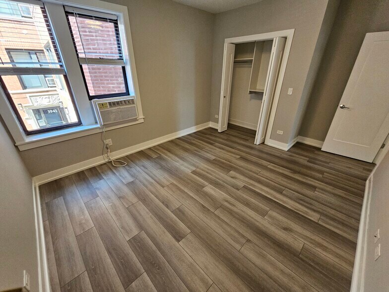 Building Photo - 3931 N Janssen Ave