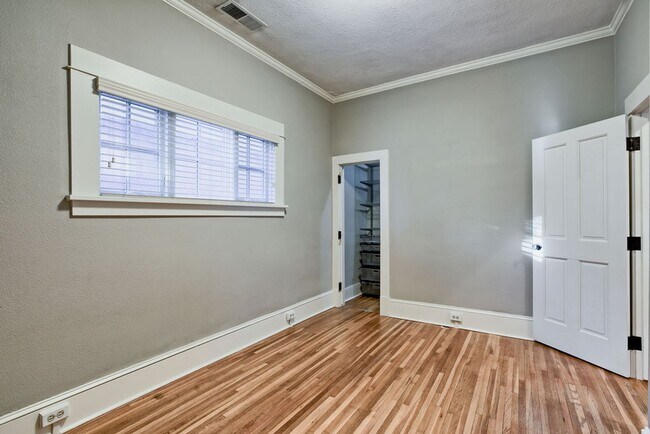 Building Photo - Exceptional 3 Bedroom Home with office & detached flex space