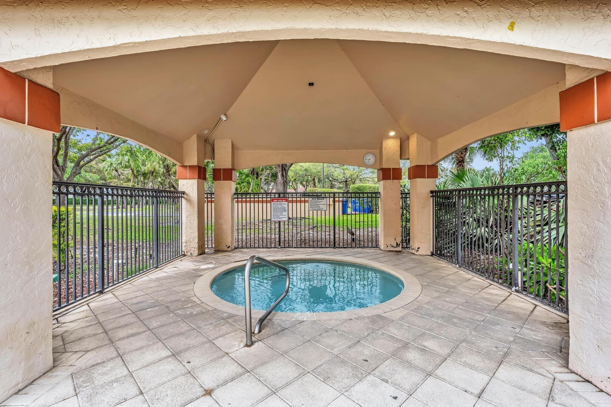 Building Photo - 3300 Pinewalk Dr N