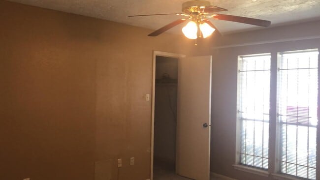 Building Photo - 12251 W Village Dr