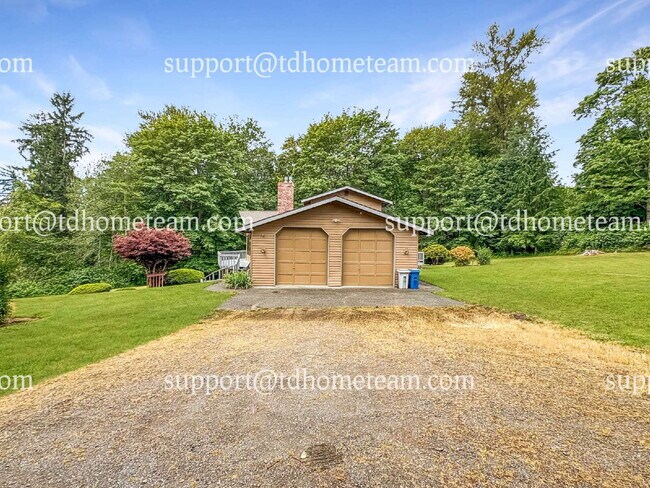 Building Photo - "Charming 3-Bed Retreat with Spacious Inte...
