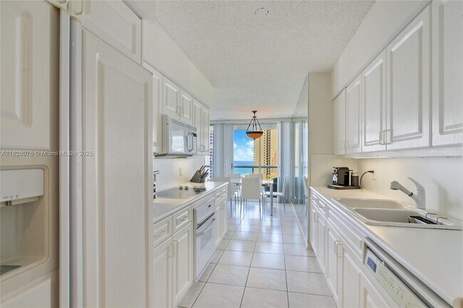 Building Photo - 16400 Collins Ave