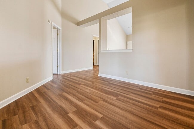 Building Photo - Pet Friendly Three Bedroom!