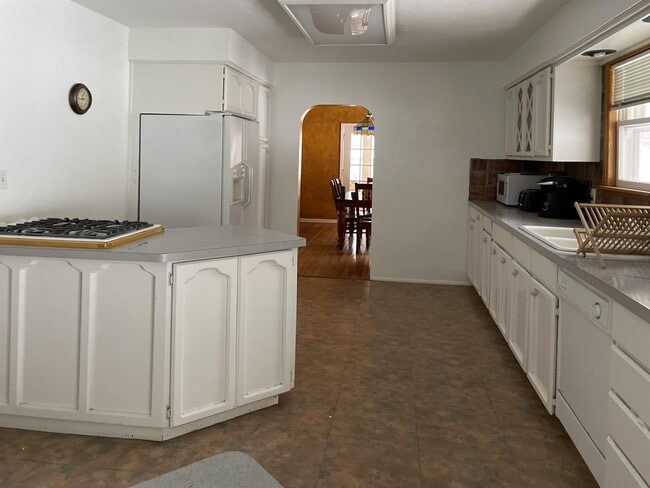 Building Photo - 58 Pine Del Dr
