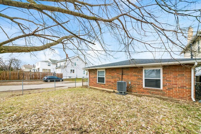 Building Photo - 313 E Moler St