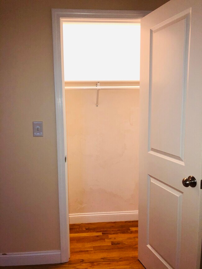 Building Photo - 100 Fellsway W