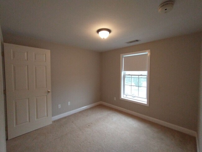 Building Photo - 2 Bedroom 2 Bath Unit-Available Now!