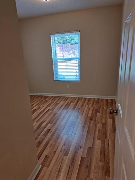 Building Photo - 872 Deerwood Ln