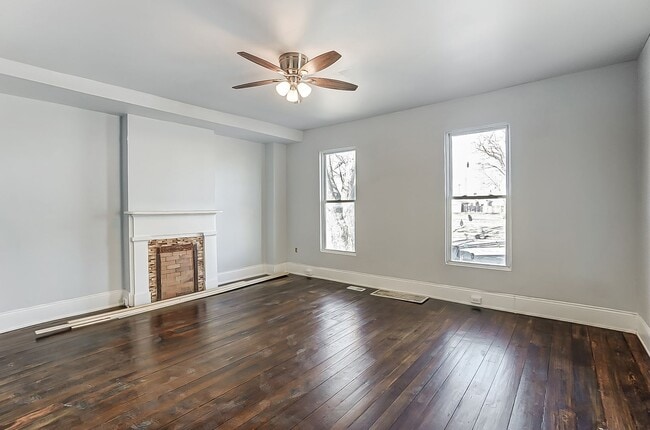 Building Photo - Four Bedroom Available in Dayton!