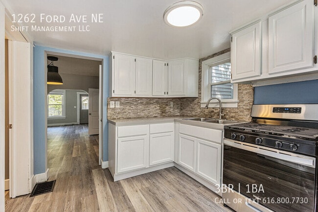 Building Photo - 1262 Ford Ave NE