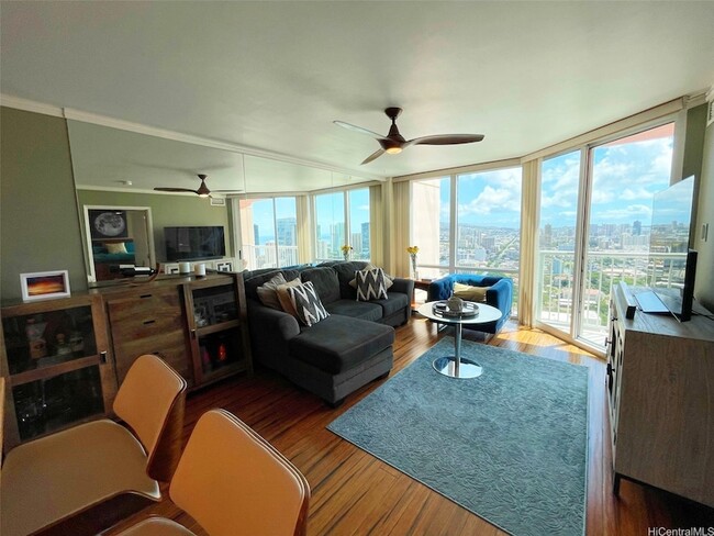 Building Photo - 801 S King St