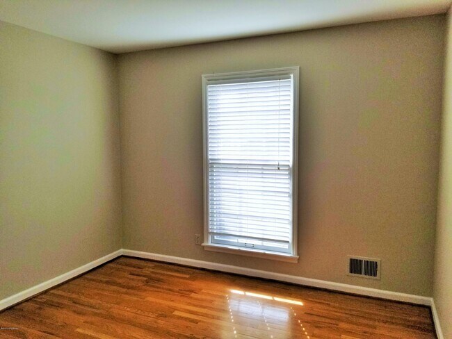 Building Photo - 8203 Camberley Dr