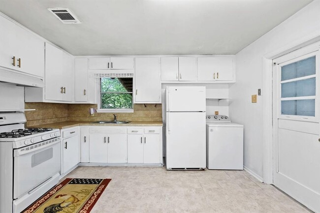 Building Photo - 4807 Sylvandale Dr